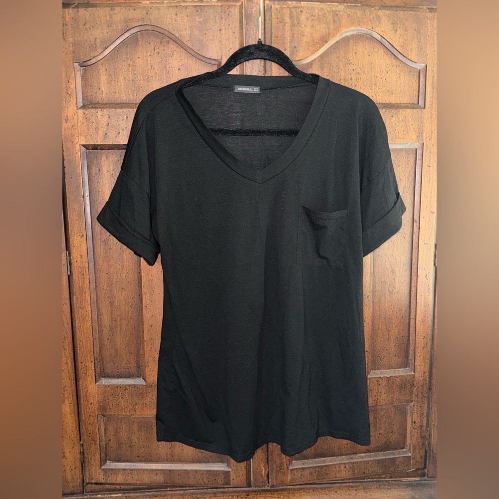 MIHOLL Classic Black V-Neck Tee with Pocket